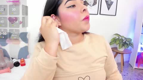 Yunna online show from October 19, 11:45 am