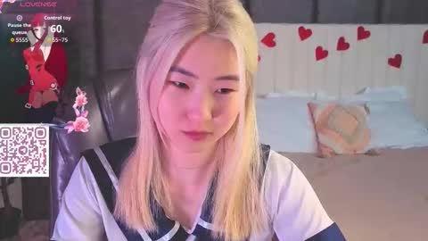 Yunna  online show from March 6, 1:55 am