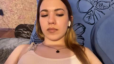 yunsylney online show from May 12, 5:19 pm