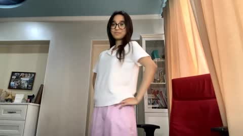 yunsylney online show from May 16, 5:21 am