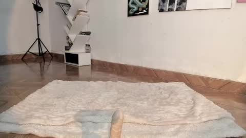 paola online show from October 24, 7:10 pm