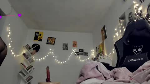Snapshot of yury_sun chatting on March 9, 1:04 am paola online show from March 9, 1:04 am