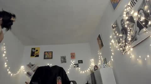 Snapshot of yury_sun chatting on December 2, 6:41 pm paola online show from December 2, 6:41 pm