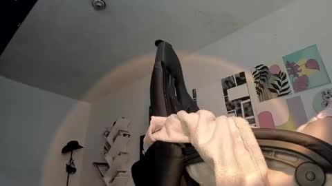 Snapshot of yury_sun chatting on October 19, 5:37 pm paola online show from October 19, 5:37 pm
