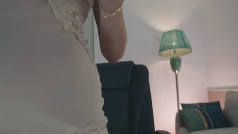 yvonna_ online show from August 1, 12:29 pm