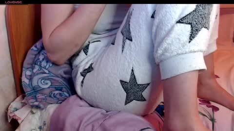 Snapshot of yzza_suave chatting on February 25, 6:44 pm yzza_suave online show from February 25, 6:44 pm