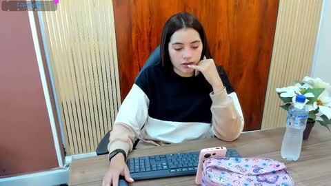 Snapshot of zara_andersson chatting on September 22, 12:36 pm Zara online show from September 22, 12:36 pm