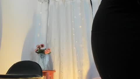 Snapshot of zaradulce chatting on March 6, 12:09 pm Zara . online show from March 6, 12:09 pm
