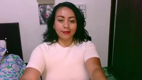 Snapshot of zaray_45bella chatting on October 17, 9:51 pm zaray online show from October 17, 9:51 pm