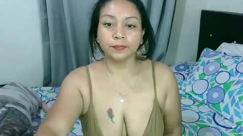 Snapshot of zaray_45bella chatting on February 27, 1:59 am zaray online show from February 27, 1:59 am