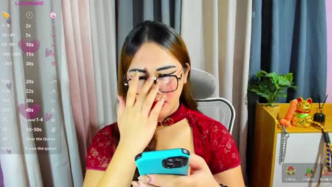 Snapshot of zendaya_amore chatting on December 19, 12:02 am Zendaya online show from December 19, 12:02 am