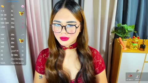 Snapshot of zendaya_amore chatting on December 16, 1:21 am Zendaya online show from December 16, 1:21 am