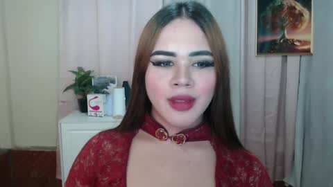 Snapshot of zendaya_amore chatting on December 8, 7:32 pm Zendaya online show from December 8, 7:32 pm