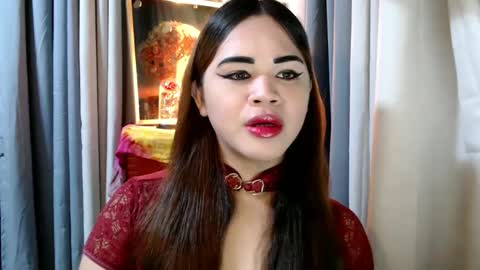 Snapshot of zendaya_amore chatting on February 9, 9:17 pm Zendaya online show from February 9, 9:17 pm