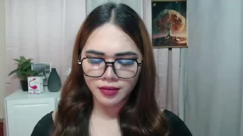 Snapshot of zendaya_amore chatting on December 9, 7:39 pm Zendaya online show from December 9, 7:39 pm