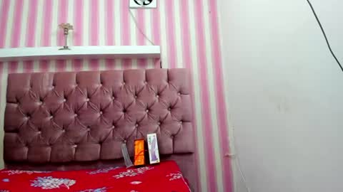 zeynep_20_ online show from June 30, 7:35 pm