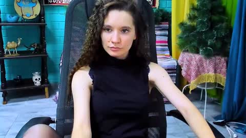 Snapshot of zianichols chatting on January 17, 12:42 pm zianichols online show from January 17, 12:42 pm
