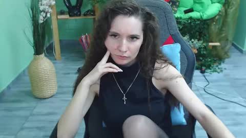 Snapshot of zianichols chatting on February 21, 10:37 pm zianichols online show from February 21, 10:37 pm
