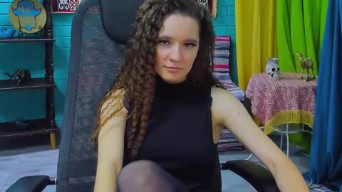 Snapshot of zianichols chatting on January 24, 12:52 pm zianichols online show from January 24, 12:52 pm