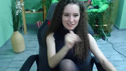 Snapshot of zianichols chatting on February 10, 10:19 pm zianichols online show from February 10, 10:19 pm