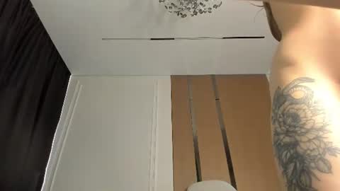 zirael_swan online show from June 25, 4:01 am
