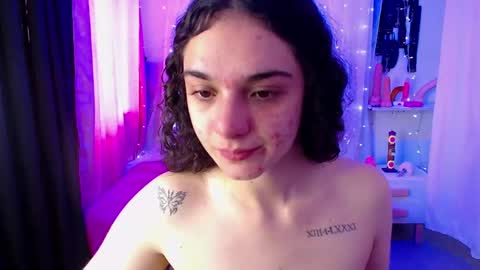 Snapshot of zoe_0111 chatting on January 6, 3:19 pm zoe_0111 online show from January 6, 3:19 pm