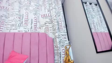 Snapshot of zoe_blond chatting on October 10, 12:54 pm zoe_blond online show from October 10, 12:54 pm