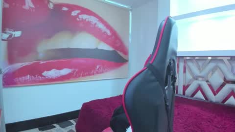 Z O E online show from February 26, 9:36 pm