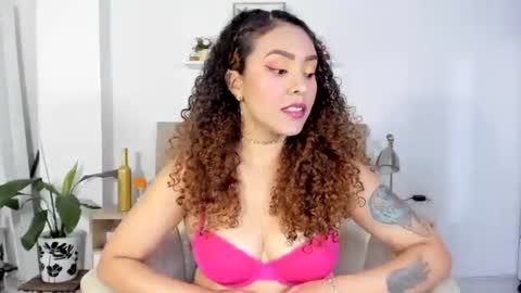 Zoe Gruber online show from February 5, 12:03 am