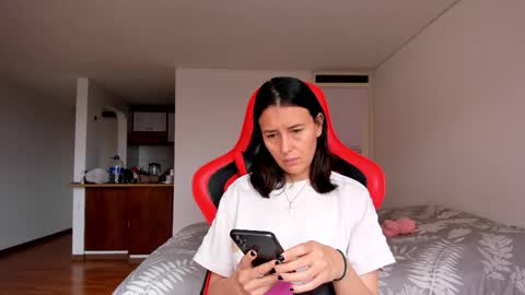 Snapshot of zoe_jeane_beker chatting on September 8, 8:41 pm ZOE online show from September 8, 8:41 pm