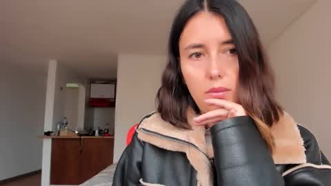Snapshot of zoe_jeane_beker chatting on February 13, 10:33 pm ZOE online show from February 13, 10:33 pm