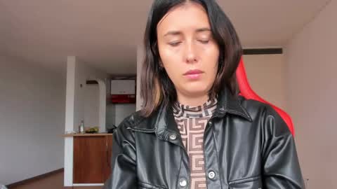 Snapshot of zoe_jeane_beker chatting on February 19, 7:27 pm ZOE online show from February 19, 7:27 pm