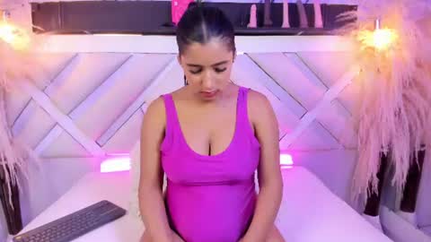 Zoey  online show from August 2, 5:32 am