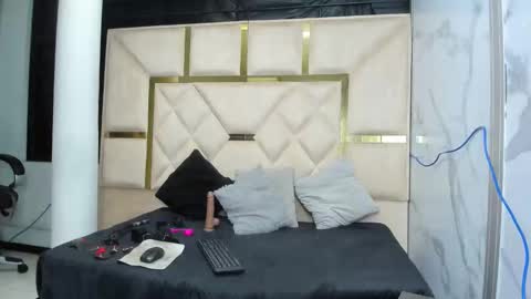 zoe_king19 online show from October 8, 10:14 pm