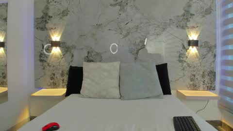 Zoe online show from April 9, 11:48 am