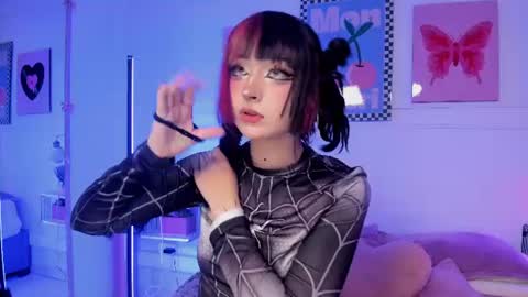 Zoe Lynch online show from July 29, 12:05 pm