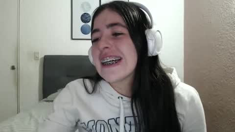 Snapshot of zoe_mill33r chatting on January 9, 3:58 am Zoe online show from January 9, 3:58 am