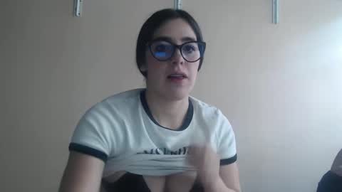 Snapshot of zoe_mill33r chatting on September 28, 10:04 pm Zoe online show from September 28, 10:04 pm