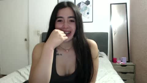 Snapshot of zoe_mill33r chatting on February 4, 5:53 am Zoe online show from February 4, 5:53 am