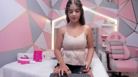   online show from May 1, 10:18 am