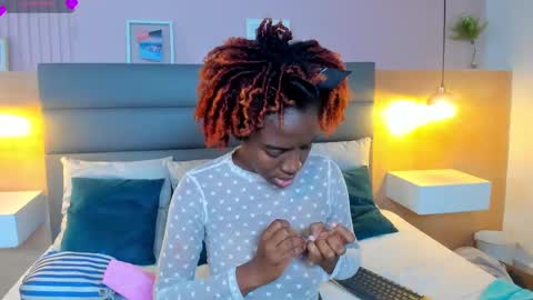 Snapshot of zoe_novakk chatting on October 1, 3:06 pm Zoe Novakk online show from October 1, 3:06 pm