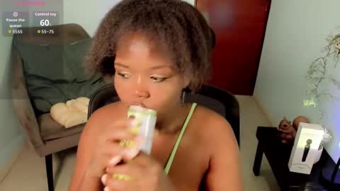 zoe_salddana online show from March 17, 3:27 pm