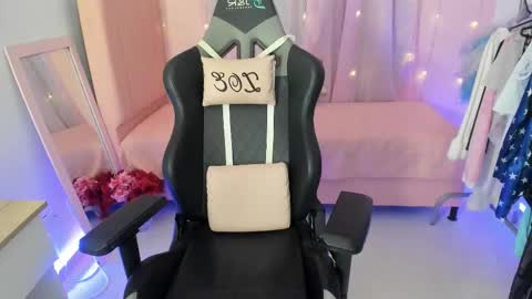 zoe_sullivan_ online show from February 18, 9:19 am