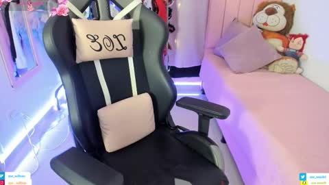 zoe_sullivan_ online show from February 12, 9:22 am