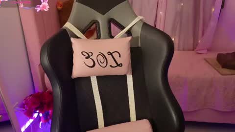 zoe_sullivan_ online show from June 13, 9:18 am