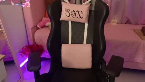 zoe_sullivan_ online show from June 15, 9:20 am