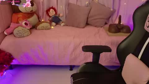 zoe_sullivan_ online show from July 6, 9:14 am