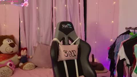 zoe_sullivan_ online show from July 4, 9:16 am