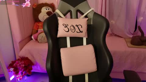 zoe_sullivan_ online show from April 30, 9:14 am
