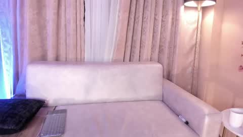 Zoe Anderson online show from April 28, 2:27 am